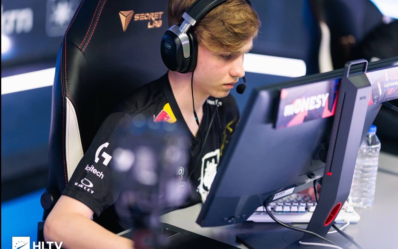 都展现出极 都展现出极